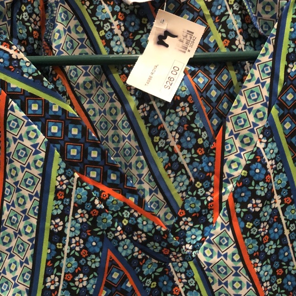 Top - Picture 2 of 3